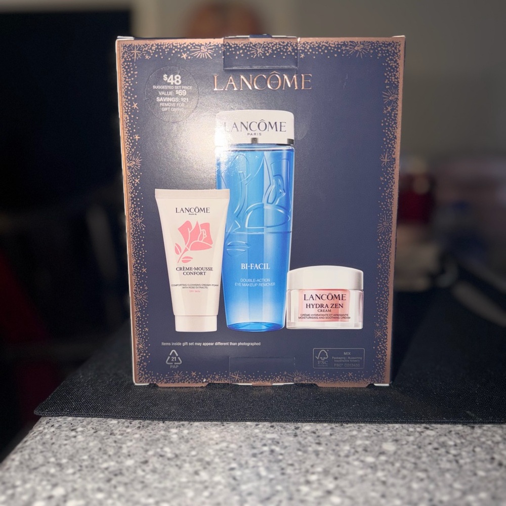 Pink Cosmetic Pouch with 2 Lancôme  Beauty Sets - Women's Makeup - Picture 3 of 10